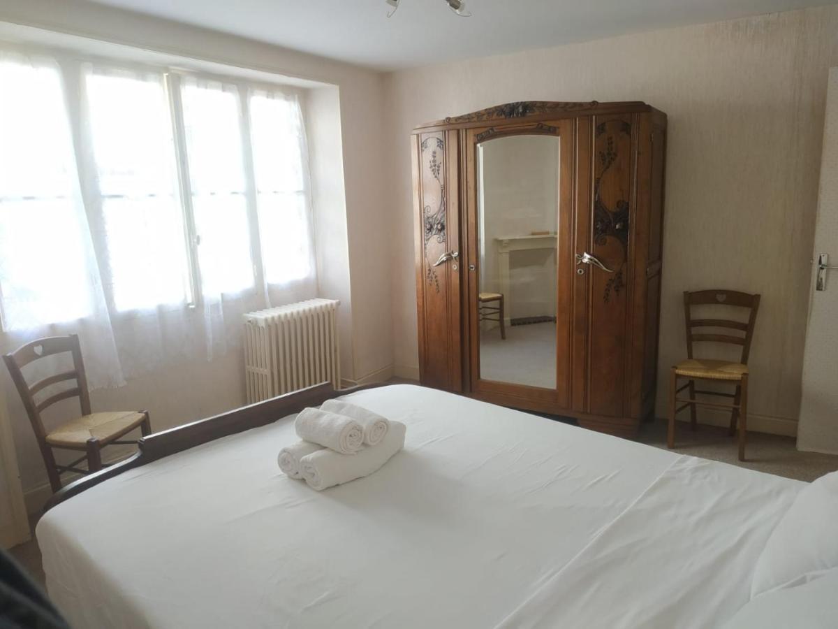 Classic House Apartment Argentat Bagian luar foto